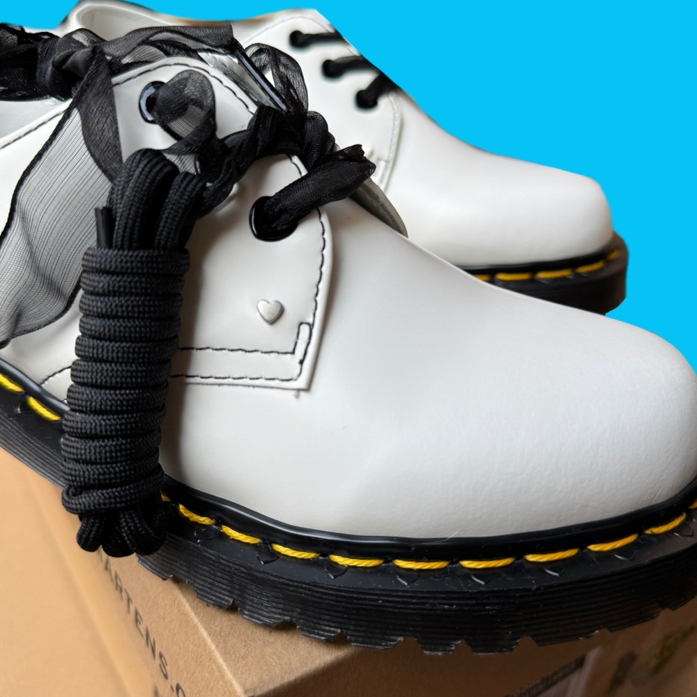 1461 Heart White Smooth Patent Oxford Shoes - Picture 4 of 8
